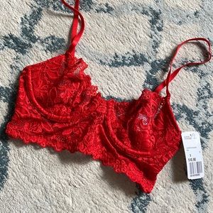 Red Lacey Bra. NWT. XS